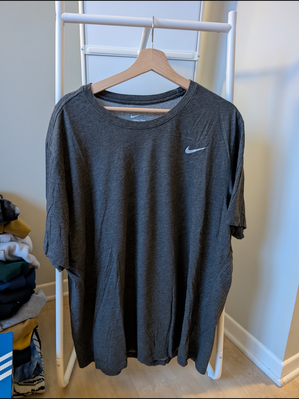 Nike Men's Charcoal Gray Short Sleeve Athletic Tee